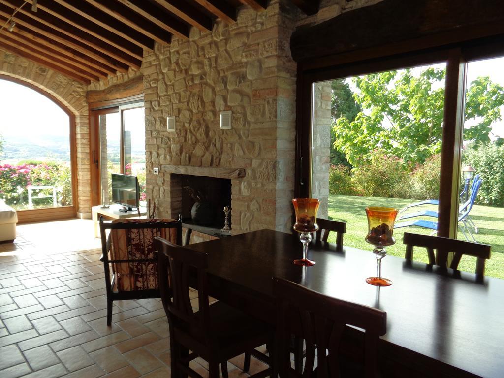 Agriturismo La Torraccia 托迪 外观 照片