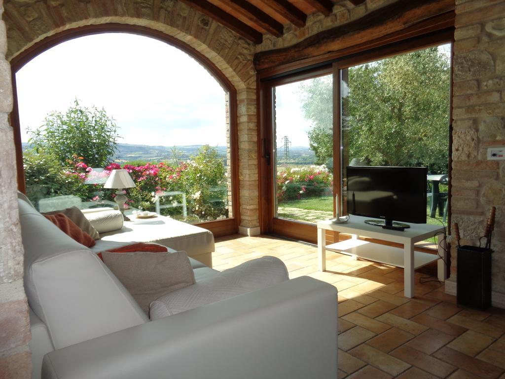 Agriturismo La Torraccia 托迪 外观 照片