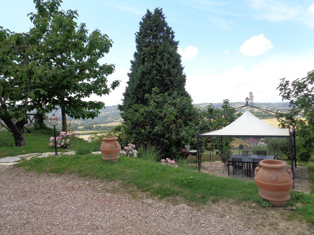 Agriturismo La Torraccia 托迪 外观 照片