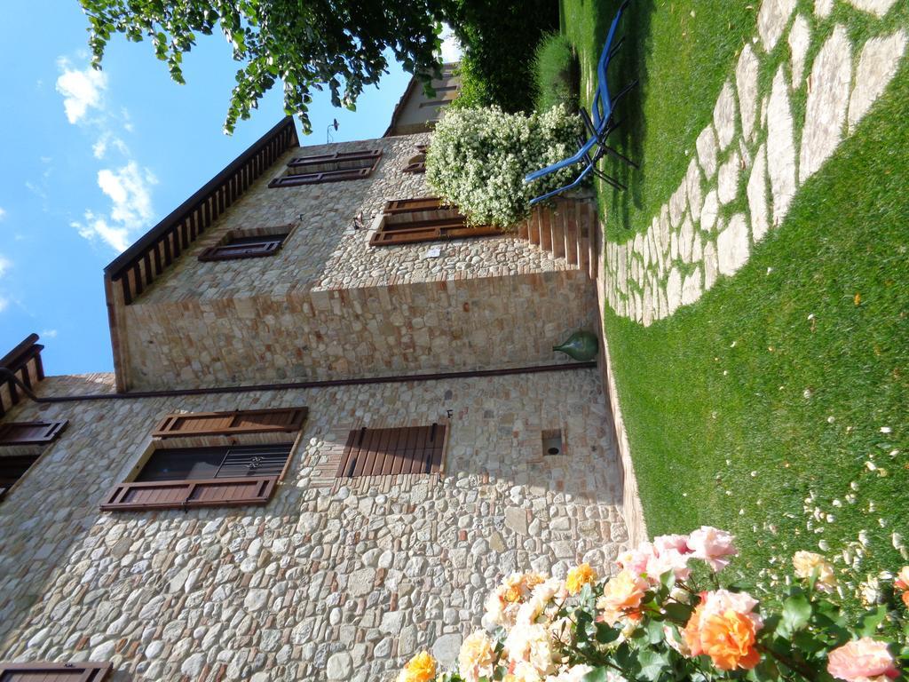 Agriturismo La Torraccia 托迪 外观 照片