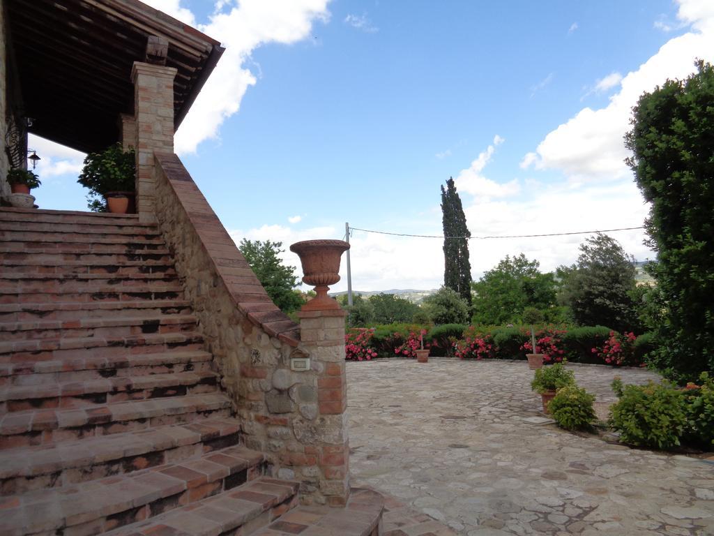 Agriturismo La Torraccia 托迪 外观 照片