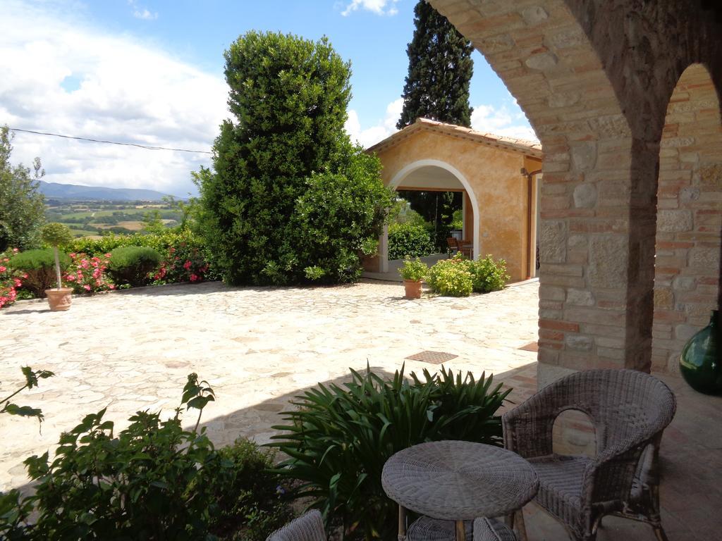 Agriturismo La Torraccia 托迪 外观 照片