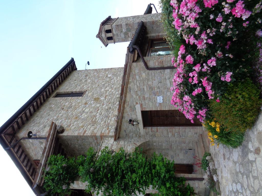 Agriturismo La Torraccia 托迪 外观 照片