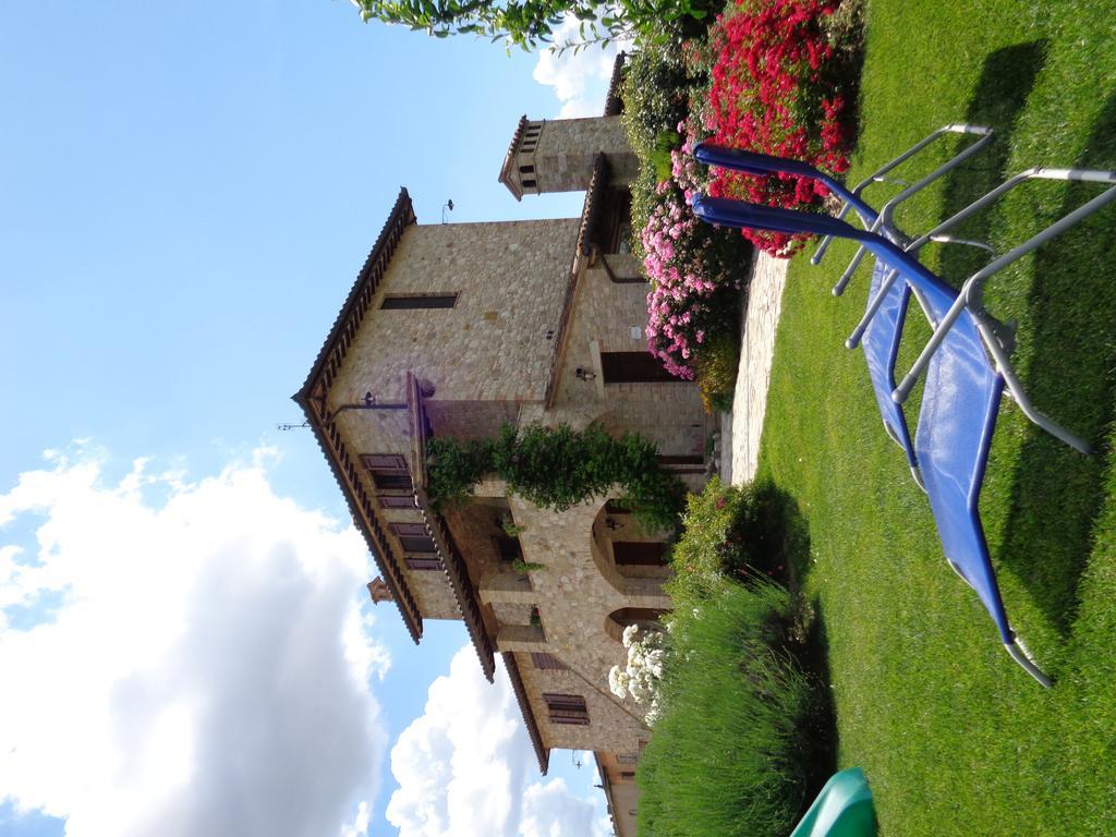 Agriturismo La Torraccia 托迪 外观 照片